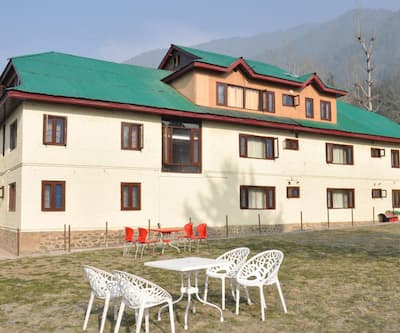 https://imgcld.yatra.com/ytimages/image/upload/t_hotel_yatra_city_desktop/v1432699114/Domestic Hotels/Hotels_Pahalgam/Hotel Lal Kothi/Over_View.jpg